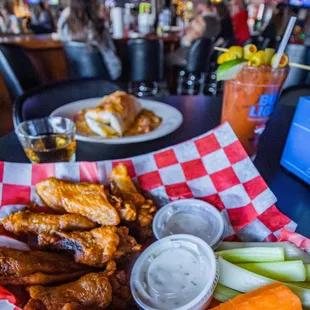 food, chicken wings and fried chicken