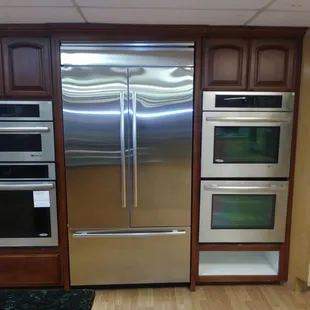 a beautiful 48 inch built in we have here on display in our 10,000 sq ft showroom *all models are on sale with manufacturers warranty!