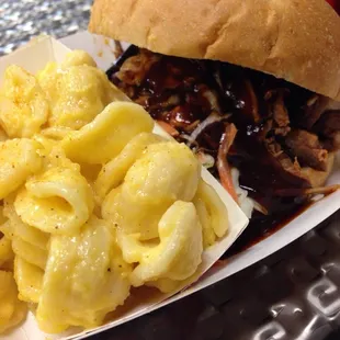 Brisket sandwich with Mac n cheese