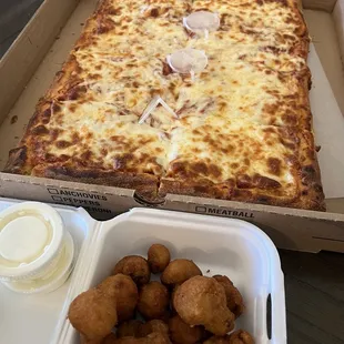 Large Cheese Siciliana Pizza