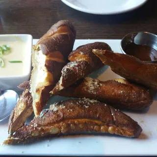 Pretzel Fondue