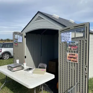 Pumpkin weigh station