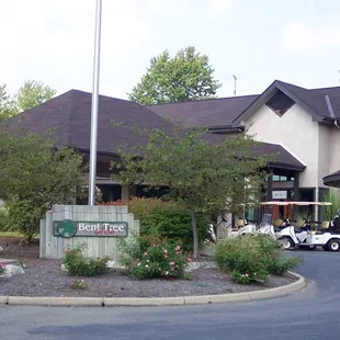 Our secluded clubhouse is the perfect setting for your Reception or other private event.