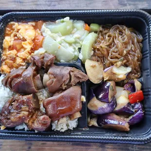 Braised Pork Knuckles Bento