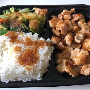 chicken, rice, broccoli and carrots