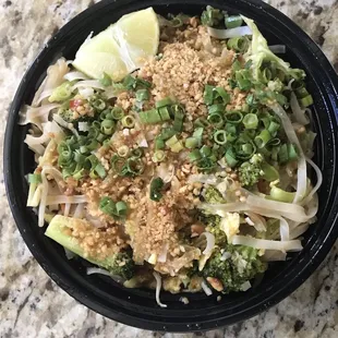 Spicy vegetable pad thai