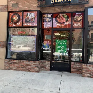 ramen and noodles, outside