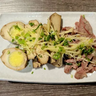 Assorted Appetizer Platter 黑白切/卤味拼盘