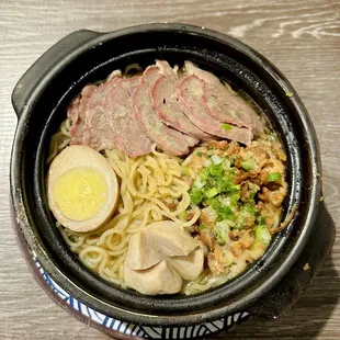 Minced Pork Egg Noodle Soup 肉燥汤面