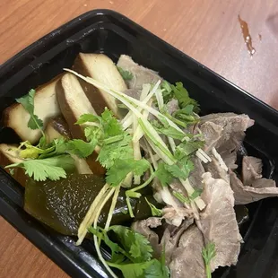 Braised tofu, seaweed, pork