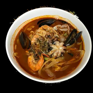 Jjampong(Seafood noodle soup)