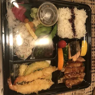 Shoukudou Bento that has all fixings