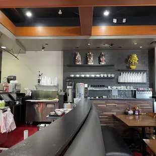 Kitchen / seating