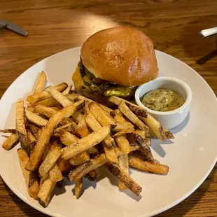 Hamburger &amp; Fries