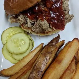Pulled pork sandwich