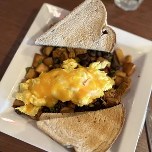 a plate of breakfast food