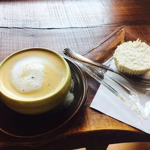 Coconut cappuccino &amp; vegan cheesecake