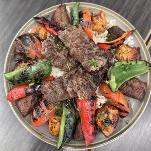 Fresh starters, delicious kebabs and friendly atmosphere.