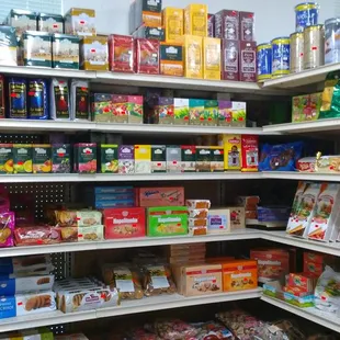 Berezka Eastern European Market Russian Polish Ukrainian deli produce - teas and sweets (Магазин Берёзка чаи и сладости)