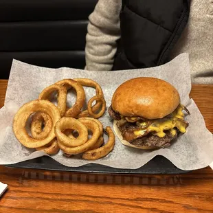 Big Phil Burger with onion rings