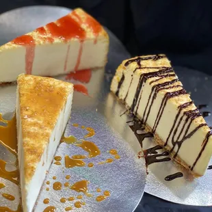 Cheesecake- plain or your choice of drizzle:strawberry, chocolate or caramel