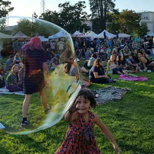 Another great Shakedown Street, this time with giant bubbles...