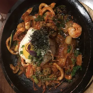 Spicy seafood dolsot
