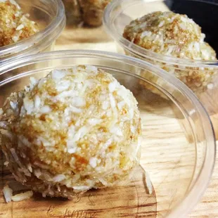 raw vegan coconut macaroons