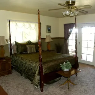 *Queen size bedroom with a private bathroom
