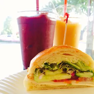 Really good croissant sandwiches, and smoothies. Friendly owners! I wish I could go there everyday for breakfast!