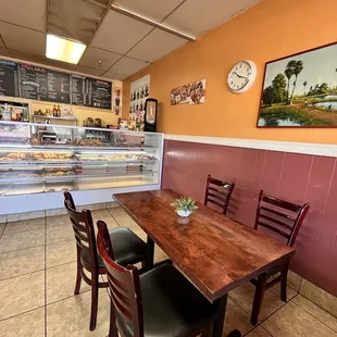 Love their croissants and breakfast sandwiches! Hee