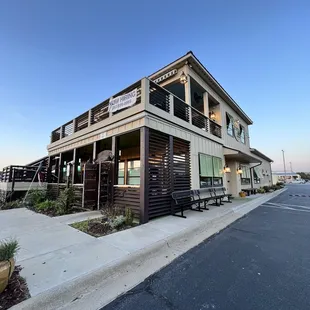 the exterior of a restaurant