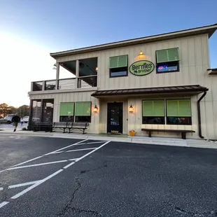 the outside of a restaurant