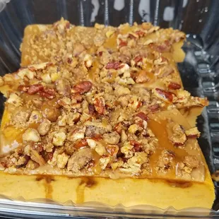Who puts nuts all over pumpkin cheesecake and doesnt tell people there are nuts when you order!? No refund on inedible Thanksgiving dessert.