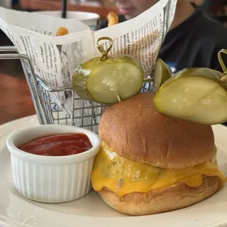 Grilled Black Angus Beef Cheeseburger