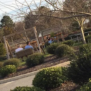 Come sit in the &quot;Berri&quot; yard. Swings and picnic tables.