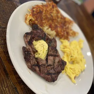 Steak and eggs with hash