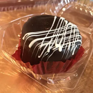 Milk chocolate dipped cheese cake