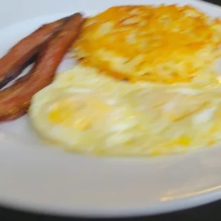 2 eggs, hashbrowns, and bacon