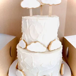 Baby shower cake cloud themed
