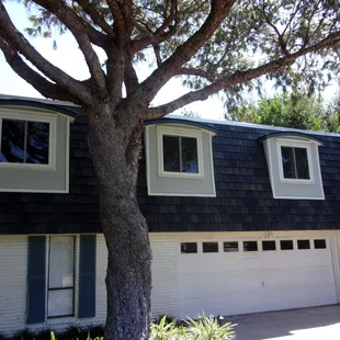 DaVinci Shake, type of composite shake roofing shingles that are designed to look like real hand-split cedar shingles.