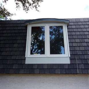 DaVinci Shake, type of composite shake roofing shingles that are designed to look like real hand-split cedar shingles.