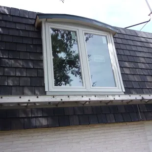 DaVinci Shake, type of composite shake roofing shingles that are designed to look like real hand-split cedar shingles.