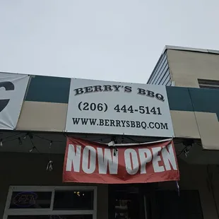 the sign for berry&apos;s bbq