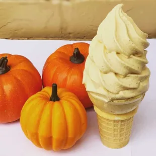 Pumpkin Pie is BACK! &amp; Omggggg it&apos;s amazing!! Top it with graham cracker crumbs, cinnamon sugar, whip cream, and our dolce the Leche syrup