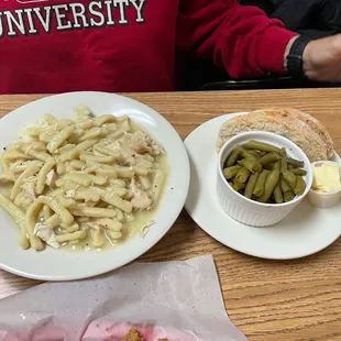Chicken noodles, mashed potatoes, green beans and bread