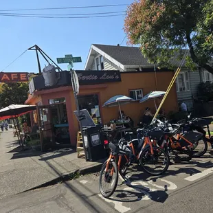 ramen and noodles, outside