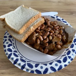 ows a sandwich and beans