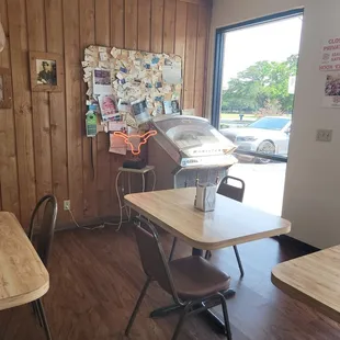 ows the inside of a restaurant