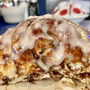Bert's Diner: Inside the cinnamon roll